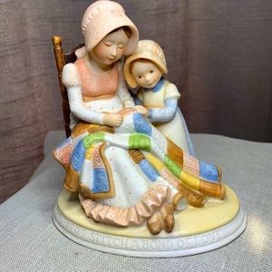 🔹Holly Hobbie 1978 Limited Edition Mothers Stitch Bond Of Love Porcelain Figure